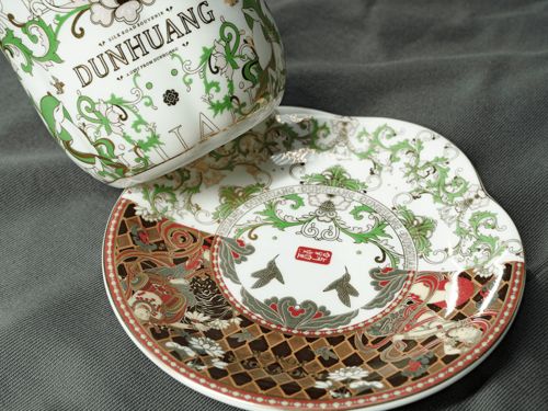 敦煌博物館文創(chuàng)產(chǎn)品斬獲2021金熊貓?zhí)旄畡?chuàng)意設(shè)計(jì)銀獎(jiǎng)與銅獎(jiǎng)