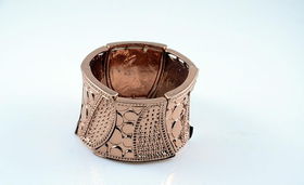 民族風(fēng)綠松石手鏈 義烏小飾品混批的商機(jī)與文藝創(chuàng)作